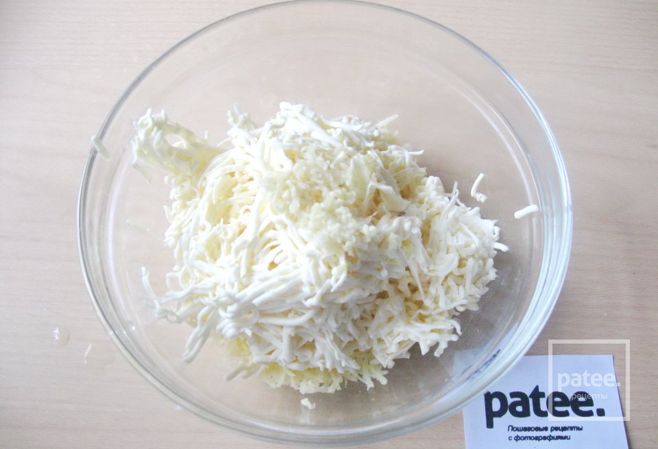 Яичный рулет с сыром - Шаг 9