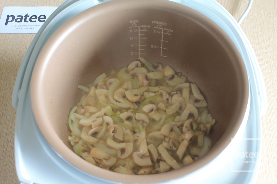 Курица с грибами и брокколи в мультиварке - Шаг 6