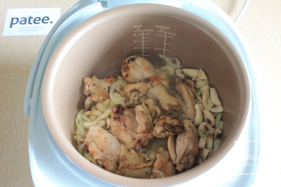 Курица с грибами и брокколи в мультиварке - Шаг 7