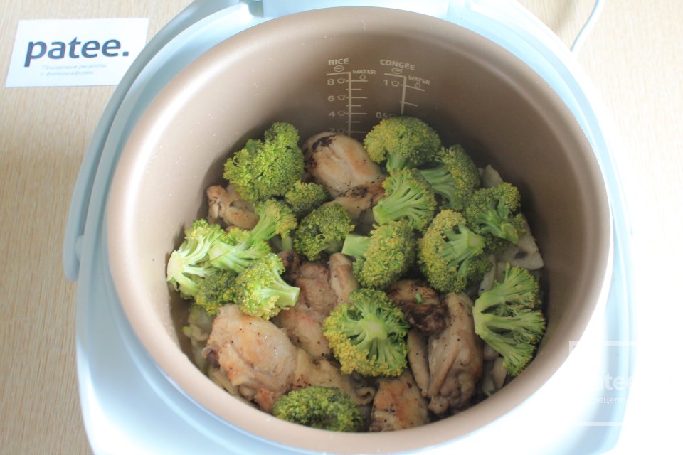 Курица с грибами и брокколи в мультиварке - Шаг 8