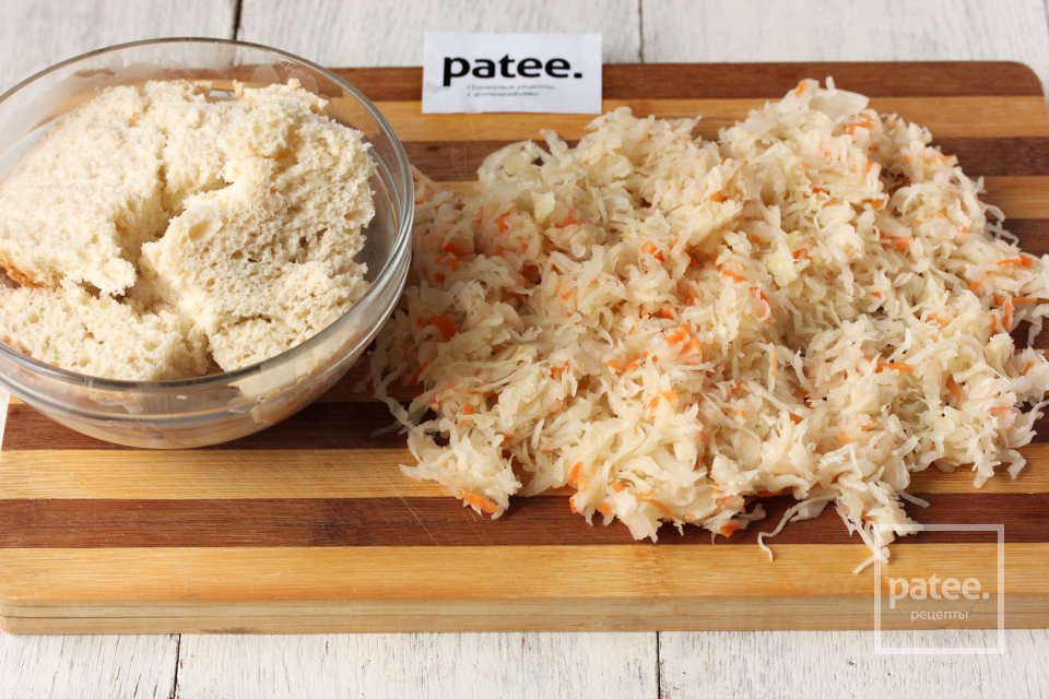Куриные биточки с квашеной капустой - Шаг 2