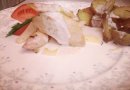 Куриное филе с картофельными дольками в соусе бешамель