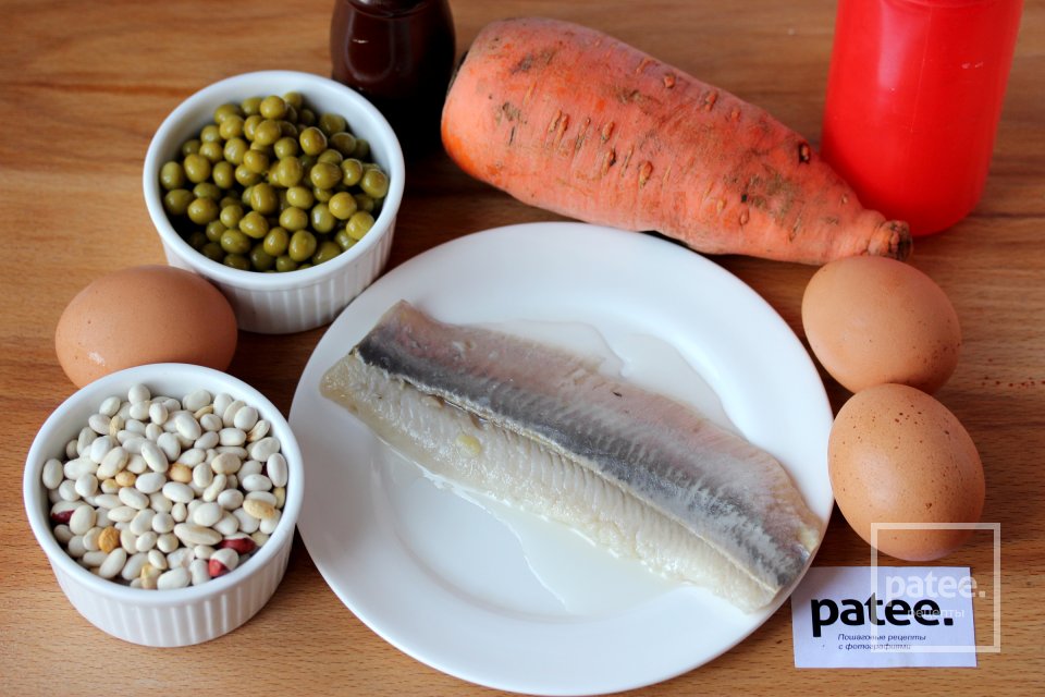 Салат с солёной сельдью и фасолью - Шаг 1