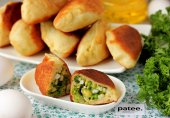 Жареные пирожки с начинкой из зелёного горошка, сыра и зелени