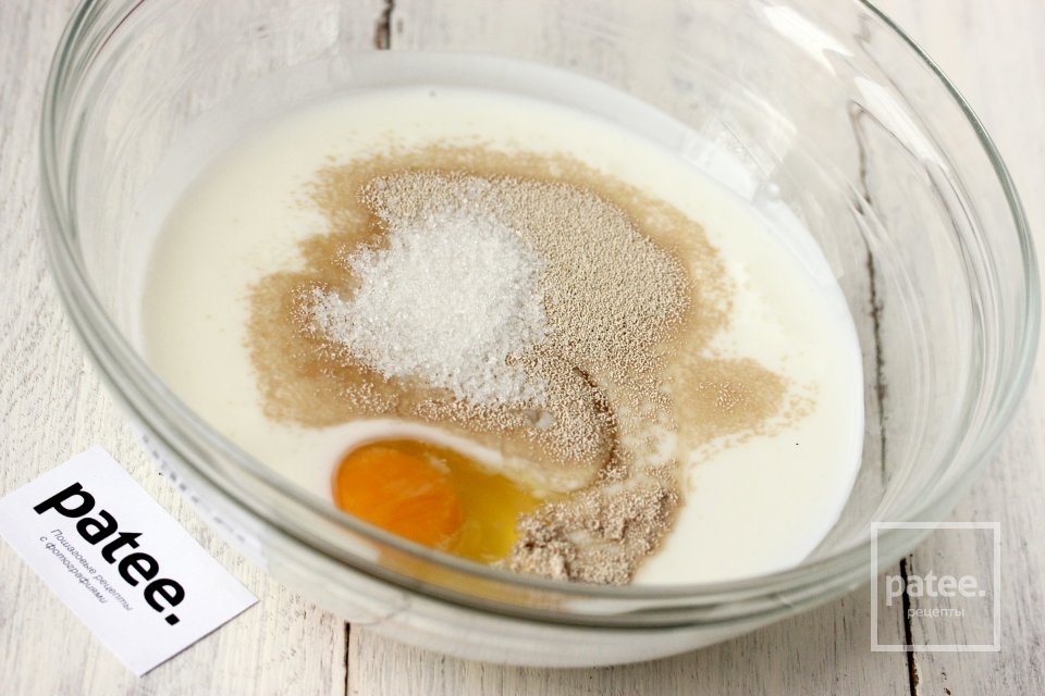 Жареные пирожки с начинкой из зелёного горошка, сыра и зелени - Шаг 2