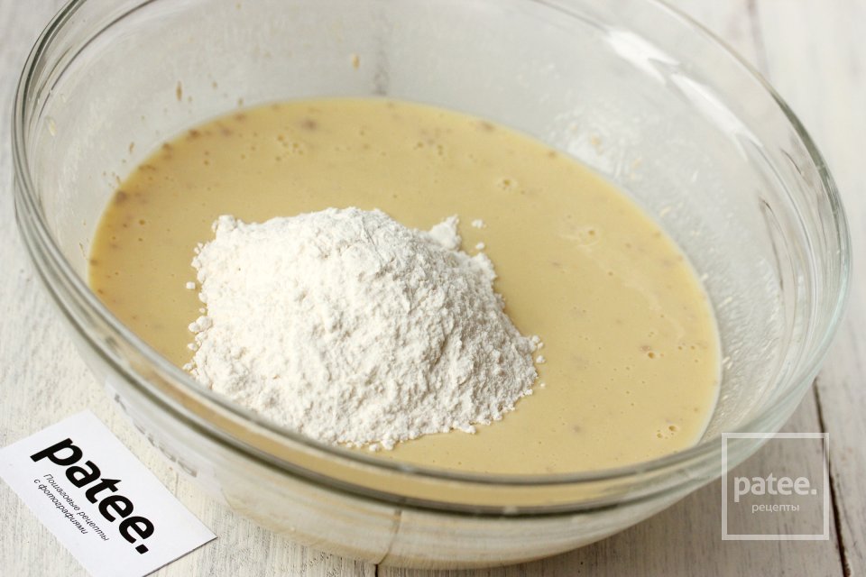 Жареные пирожки с начинкой из зелёного горошка, сыра и зелени - Шаг 3