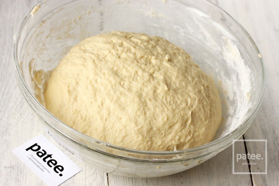 Жареные пирожки с начинкой из зелёного горошка, сыра и зелени - Шаг 6