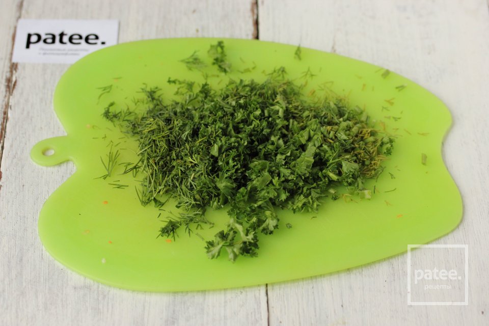 Жареные пирожки с начинкой из зелёного горошка, сыра и зелени - Шаг 10