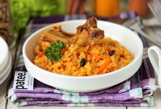 Пилав из булгура со свиными рёбрышками в мультиварке