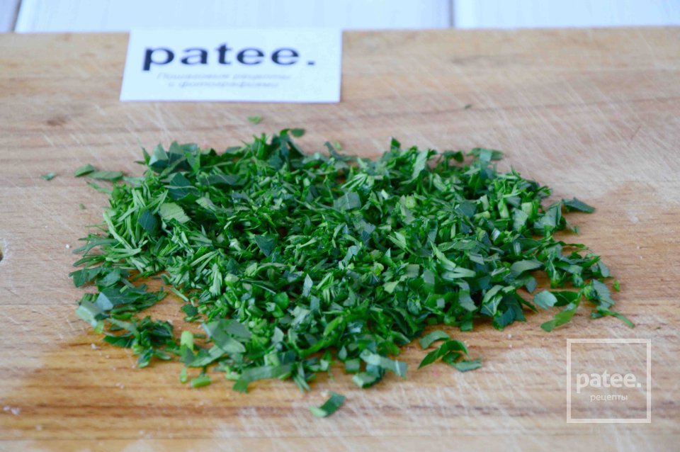 Салат с крабовыми палочками, мидиями, твердым сыром и кукурузой - Шаг 5