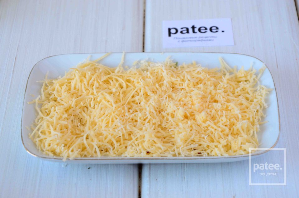 Салат с крабовыми палочками, мидиями, твердым сыром и кукурузой - Шаг 6