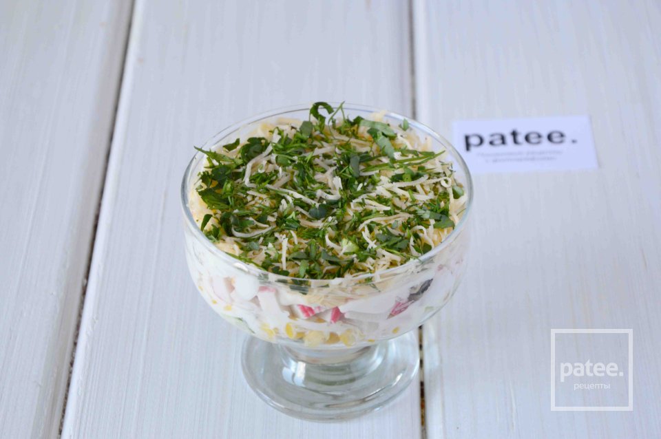 Салат с крабовыми палочками, мидиями, твердым сыром и кукурузой - Шаг 12