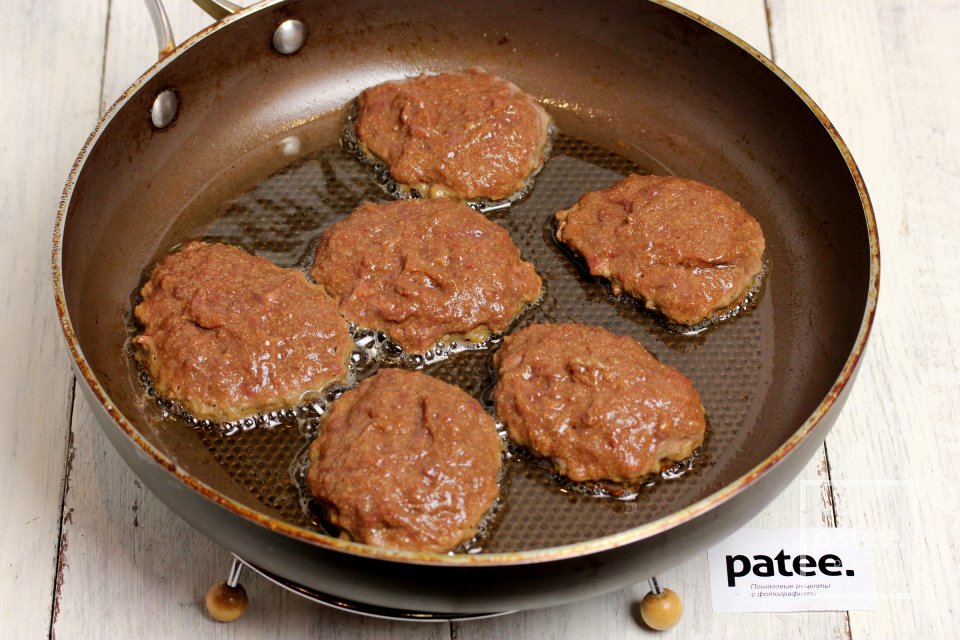 Пышные печёночные котлеты с гречневой мукой - Шаг 9