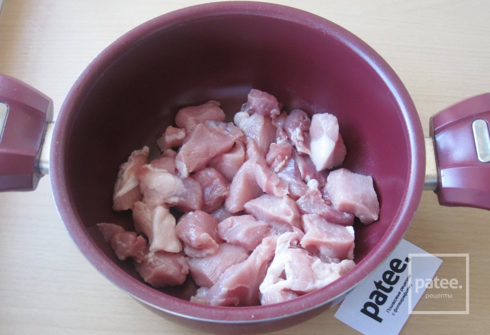 Свинина с картофелем и грибами в сырном соусе - Шаг 3