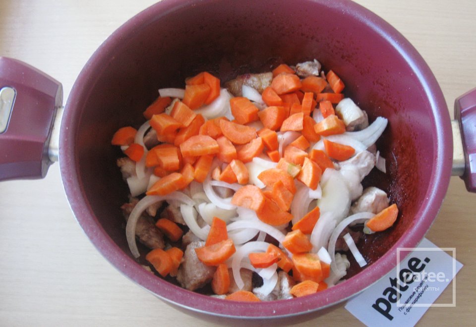 Свинина с картофелем и грибами в сырном соусе - Шаг 8