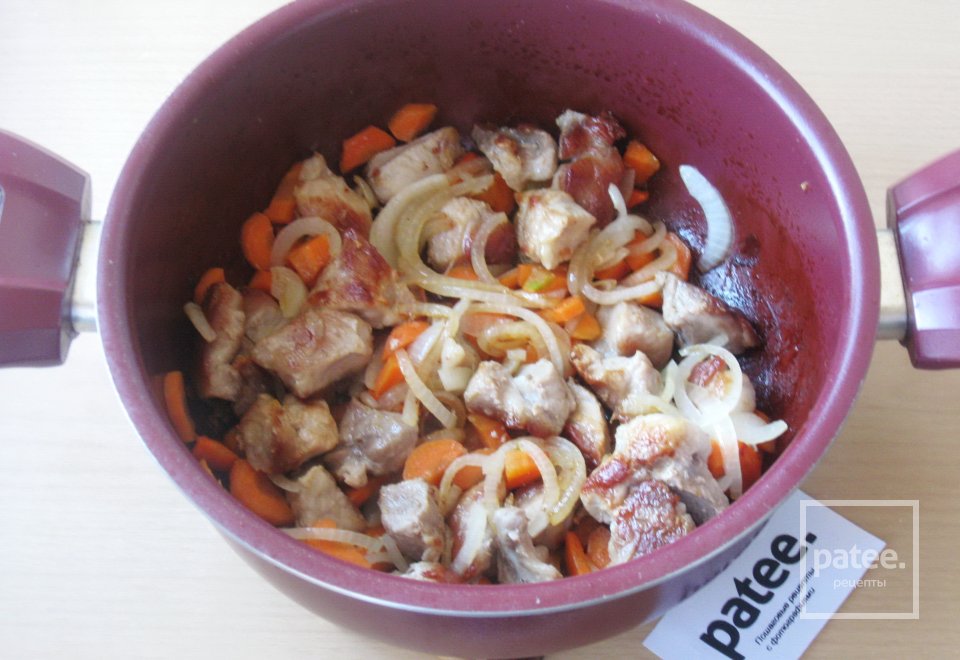 Свинина с картофелем и грибами  в сырном соусе - Шаг 9