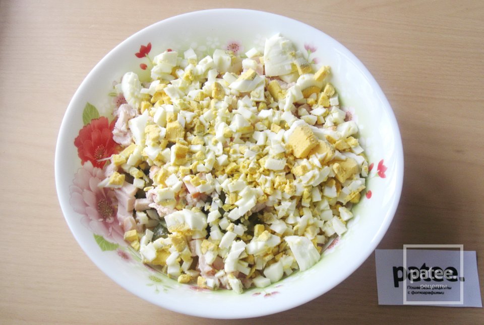 Салат с копчёной куриной грудкой и картофелем - Шаг 11