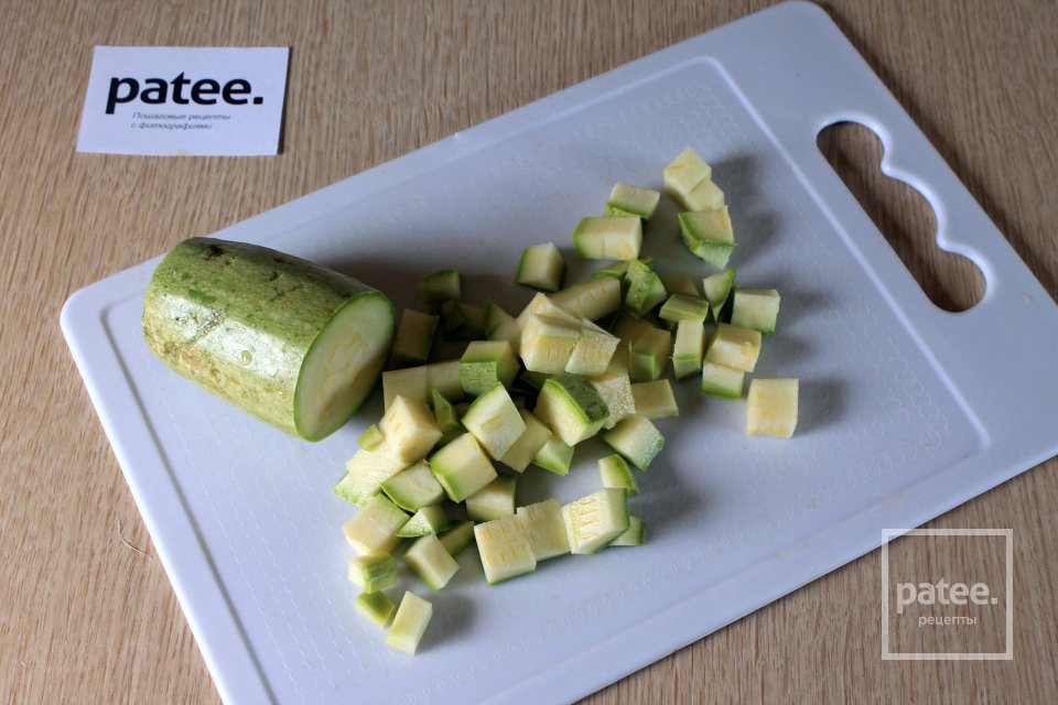 Курица тушеная с кабачком в мультиварке - Шаг 4