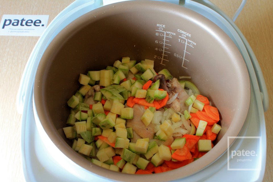 Курица тушеная с кабачком в мультиварке - Шаг 8