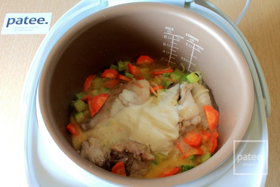 Курица тушеная с кабачком в мультиварке - Шаг 9