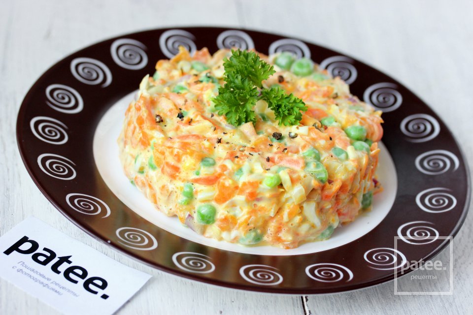 Салат из моркови с горошком и яйцом - Шаг 10