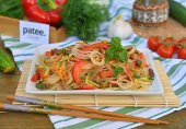 Фунчоза с овощами и мясом