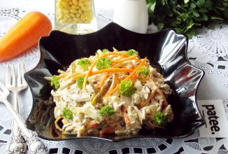 Салат с отварной индейкой и грибами