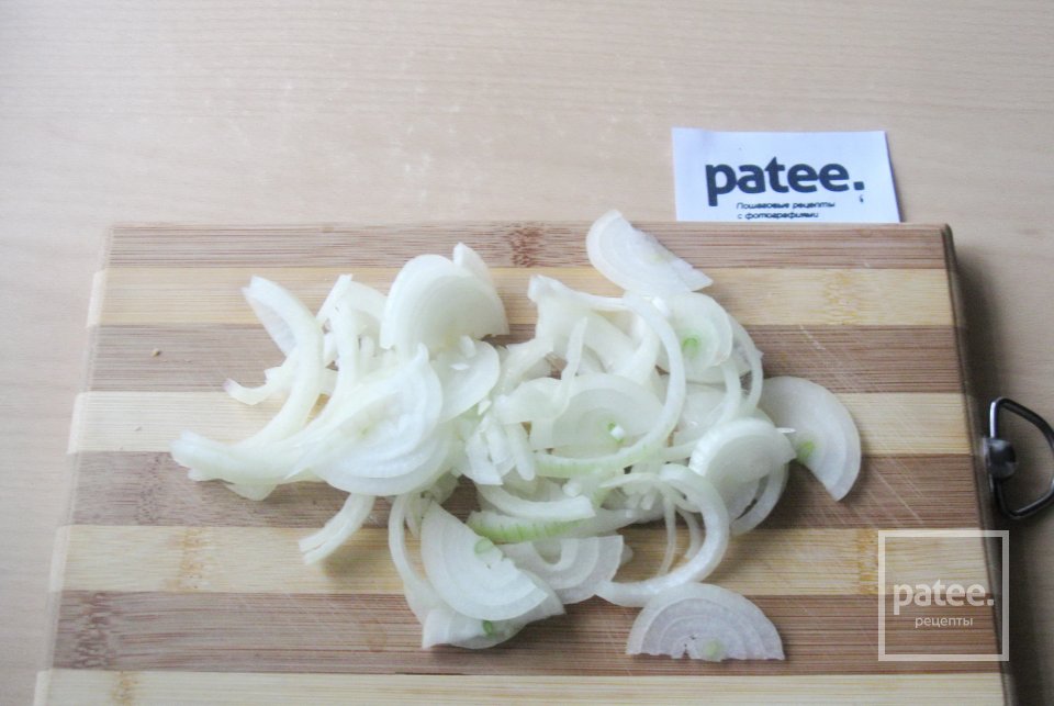 Салат с отварной индейкой и грибами - Шаг 2