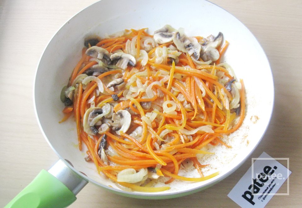 Салат с отварной индейкой и грибами - Шаг 8