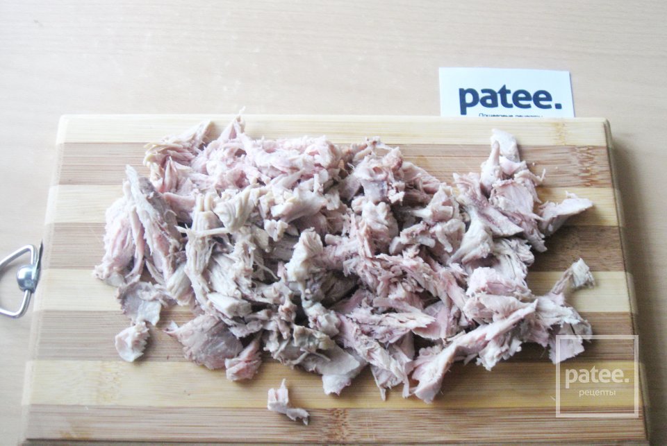 Салат с отварной индейкой и грибами - Шаг 11