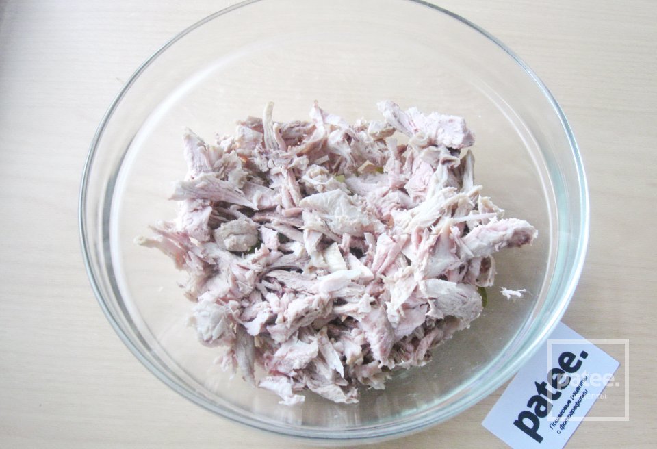 Салат с отварной индейкой и грибами - Шаг 12