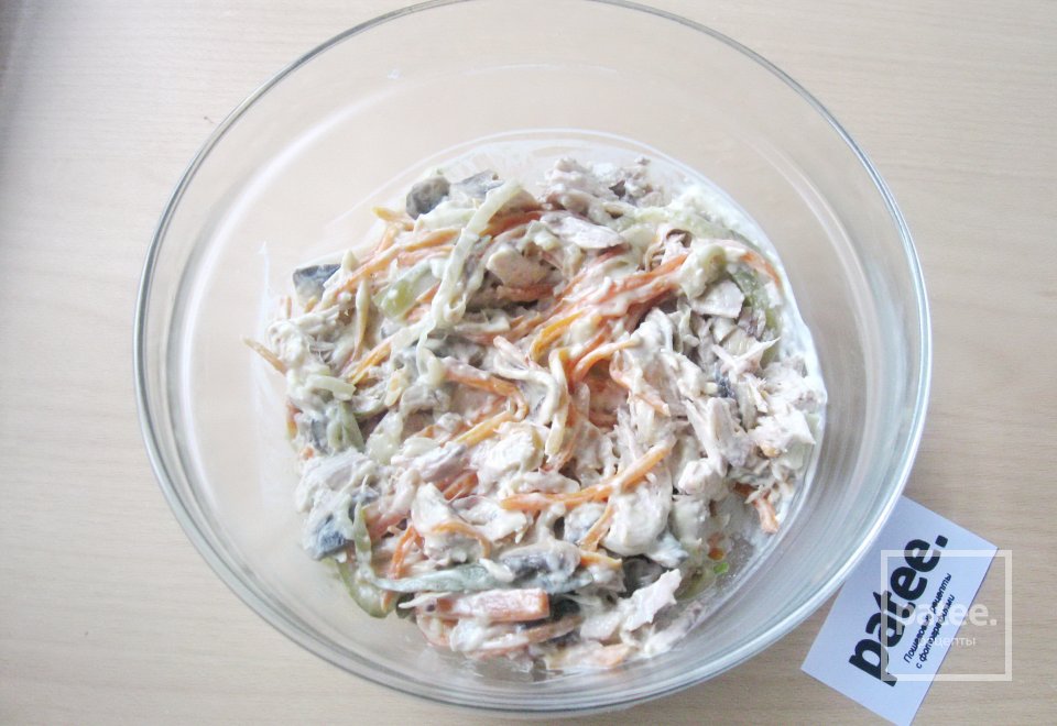 Салат с отварной индейкой и грибами - Шаг 15