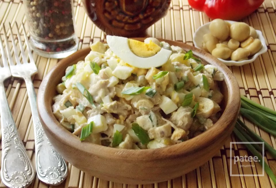 Салат с отварной курицей и маринованными грибами - Шаг 13