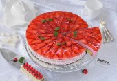 Торт с клубничным муссом и желе