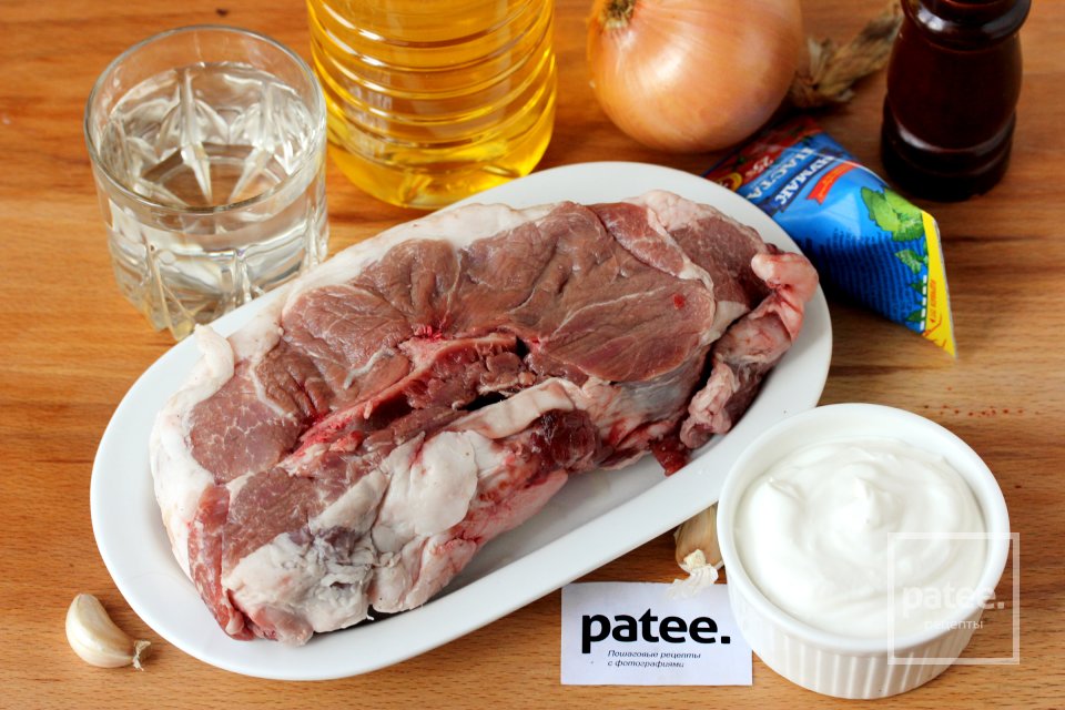 Свинина в сметанно-томатном соусе в мультиварке - Шаг 1