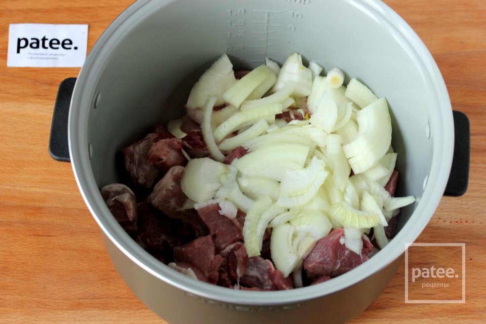 Свинина в сметанно-томатном соусе в мультиварке - Шаг 4