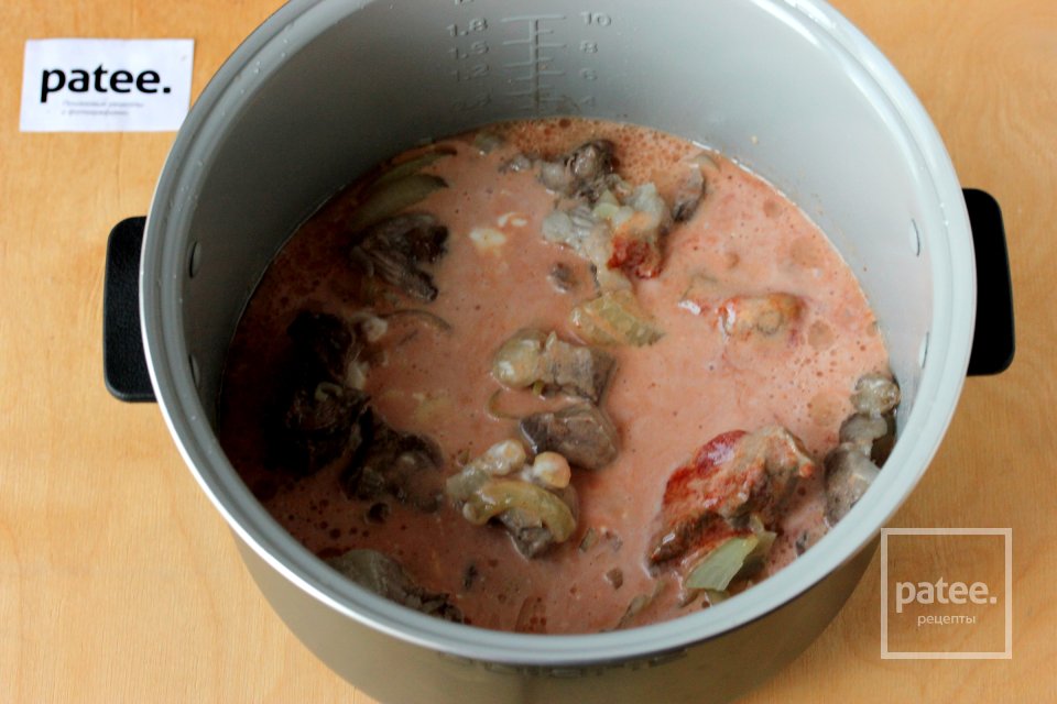 Свинина в сметанно-томатном соусе в мультиварке - Шаг 11