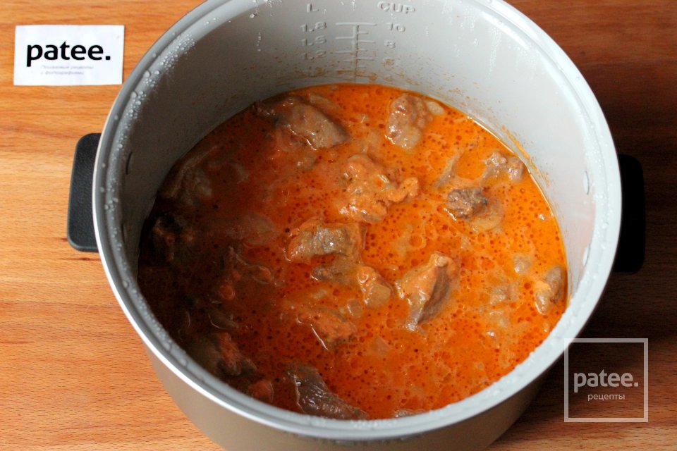 Свинина в сметанно-томатном соусе в мультиварке - Шаг 12