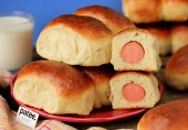 Духовые пирожки с сосисками