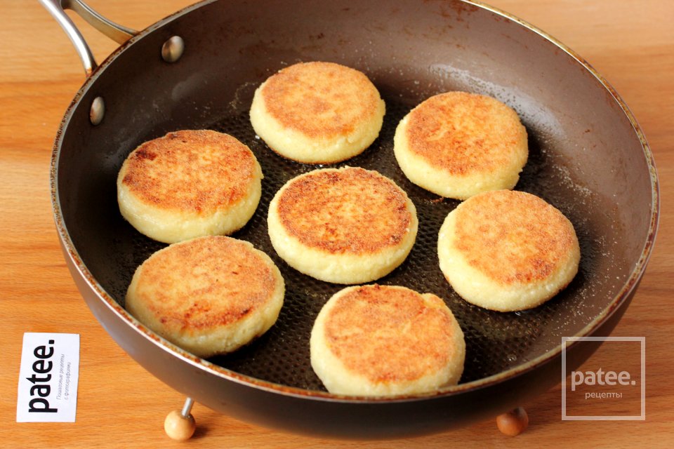 Сырники с манкой - Шаг 11