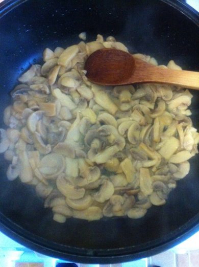 Тальятелле с курицей и грибами в сливочном соусе👌 - Шаг 1