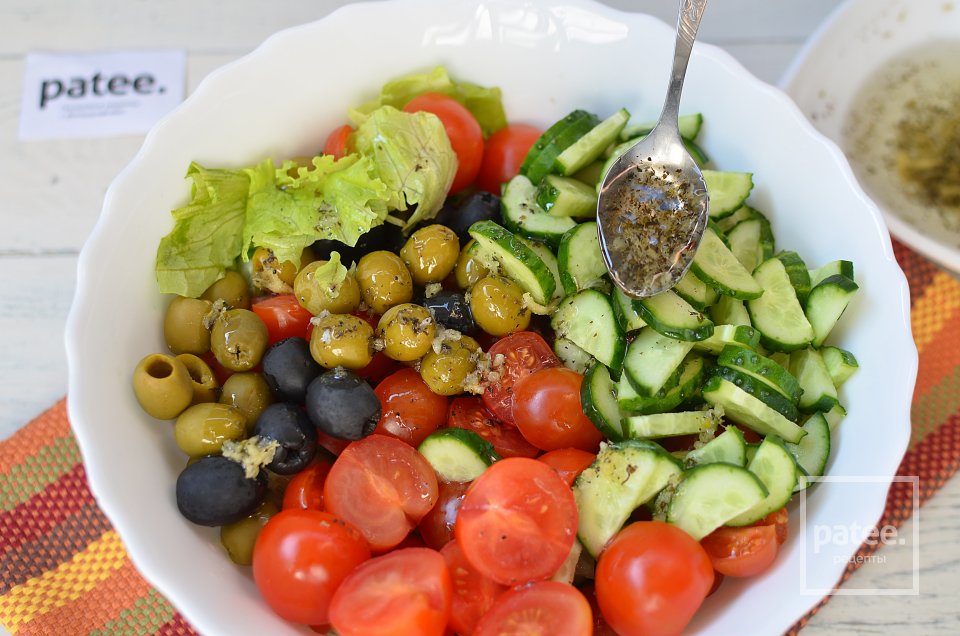 Салат с овощами и мягкой брынзой - Шаг 7