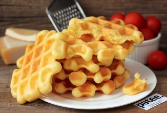 Вафли с пармезаном