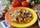 Свинина с грибами и ананасами