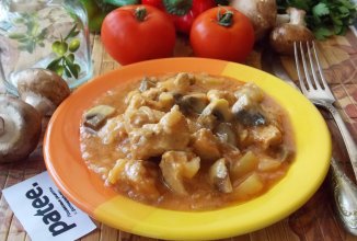 Свинина с грибами и ананасами