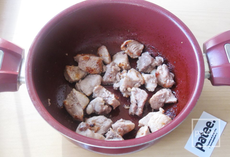 Свинина с грибами и ананасами - Шаг 4