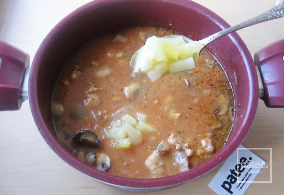 Свинина с грибами и ананасами - Шаг 14