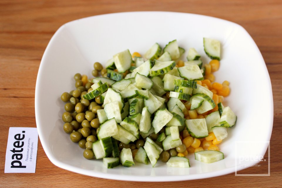 Овощной салат с кукурузой и горошком - Шаг 4