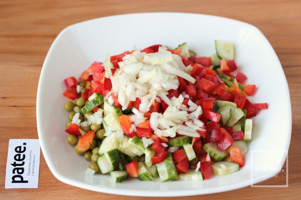 Овощной салат с кукурузой и горошком - Шаг 6