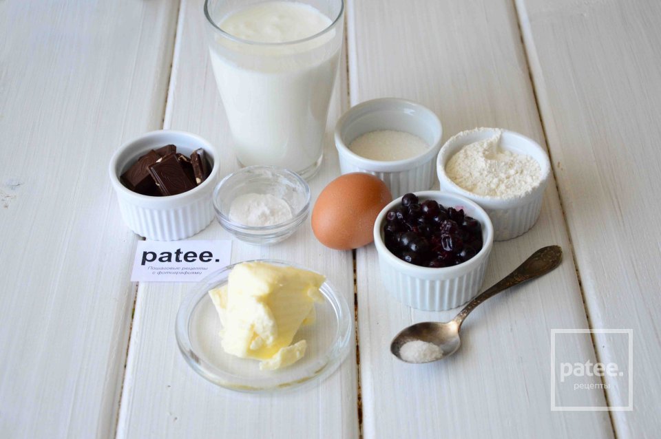 Маффины с черной смородиной и шоколадом - Шаг 1